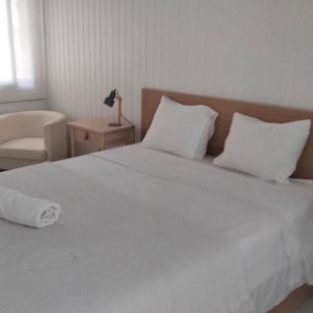 Beachfront Apartment With Private Parking Sant Pol De Mar Bagian luar foto